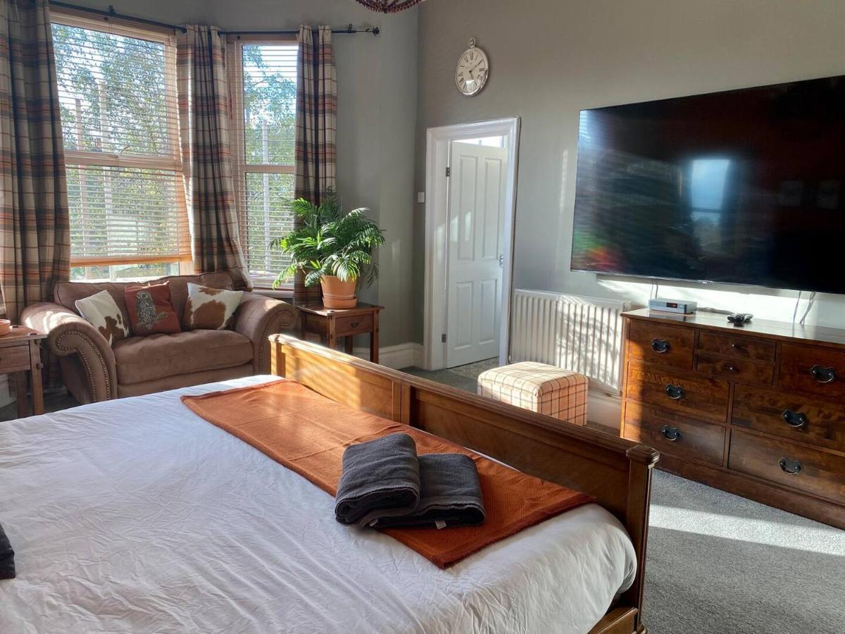 Lyndhurst - Victorian With Heated Pool Holiday home Liverpool