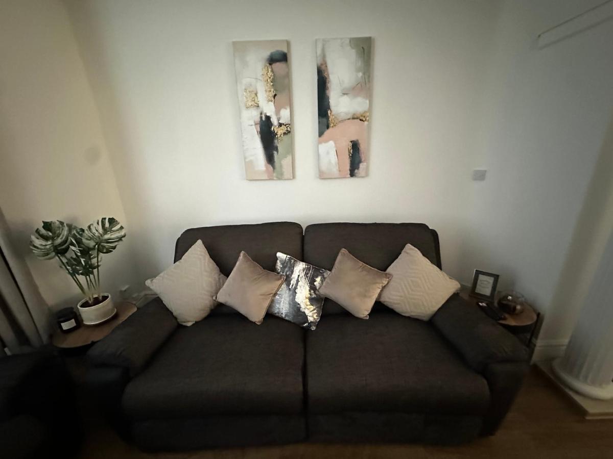 Holiday home Watford Road House