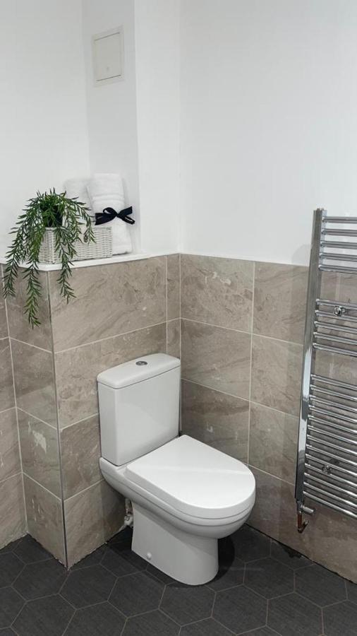 2 Bed Penthouse In City Centre Apartment *