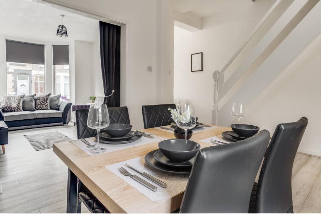 Apartment 3 Bed House