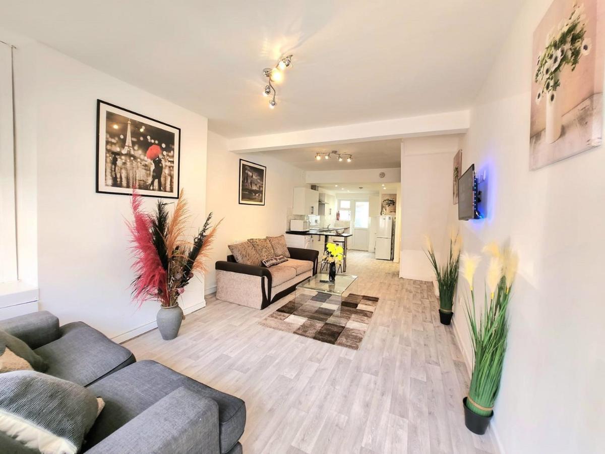 Hawkins Town House Near City Ctr And All Amenities *