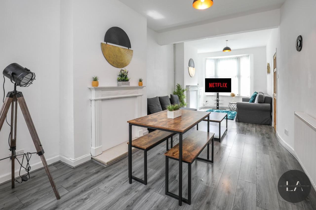Great Location House Free Parking & Wifi *