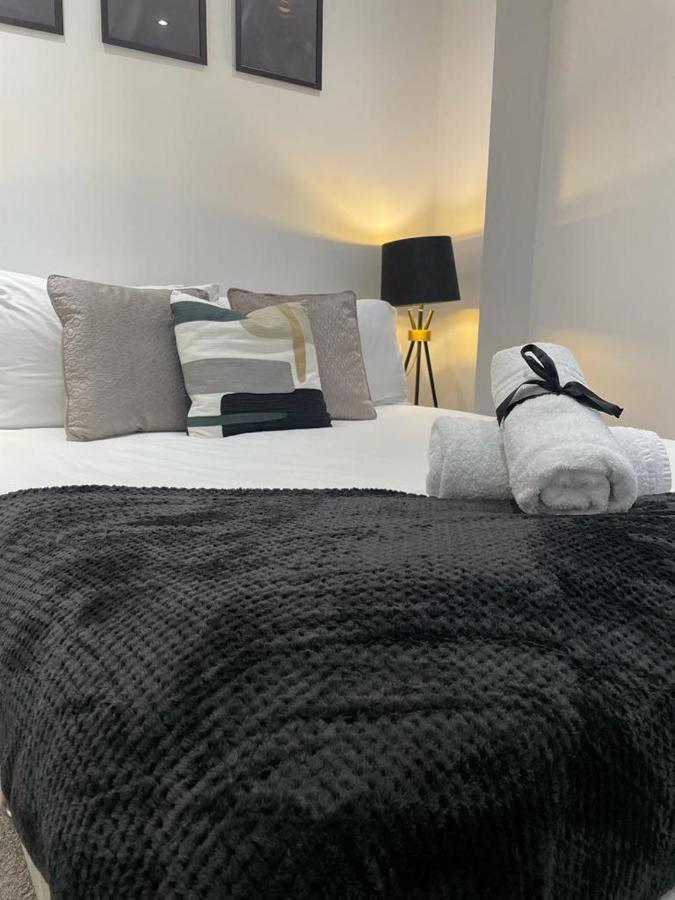 2 Bed Penthouse In City Centre Apartment *