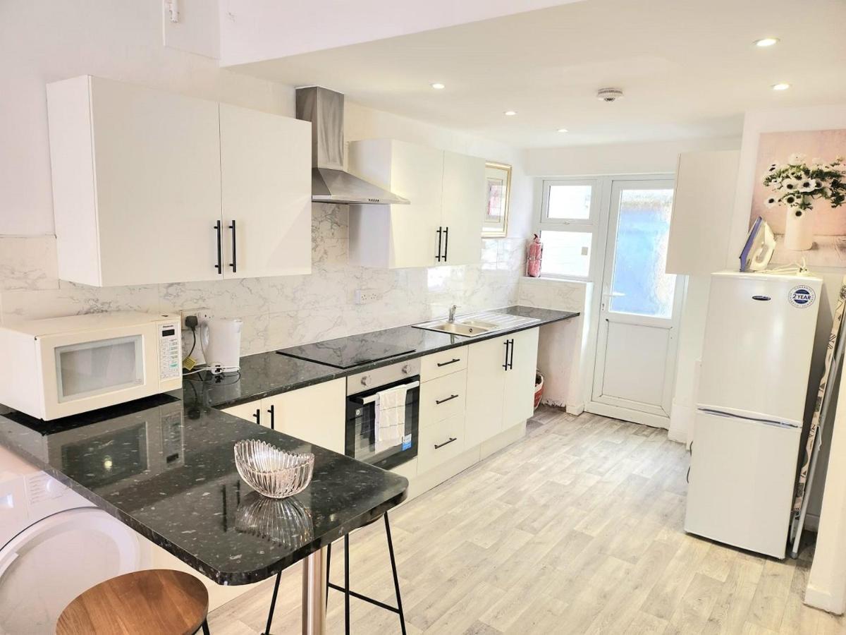 Apartment Hawkins Town House Near City Ctr And All Amenities