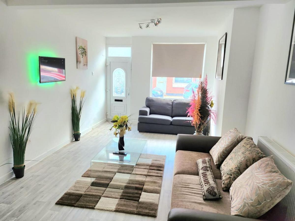 Hawkins Town House Near City Ctr And All Amenities Apartment *