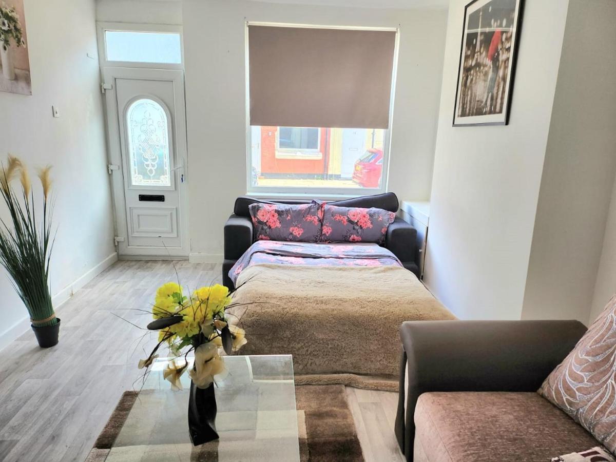 Apartment Hawkins Town House Near City Ctr And All Amenities