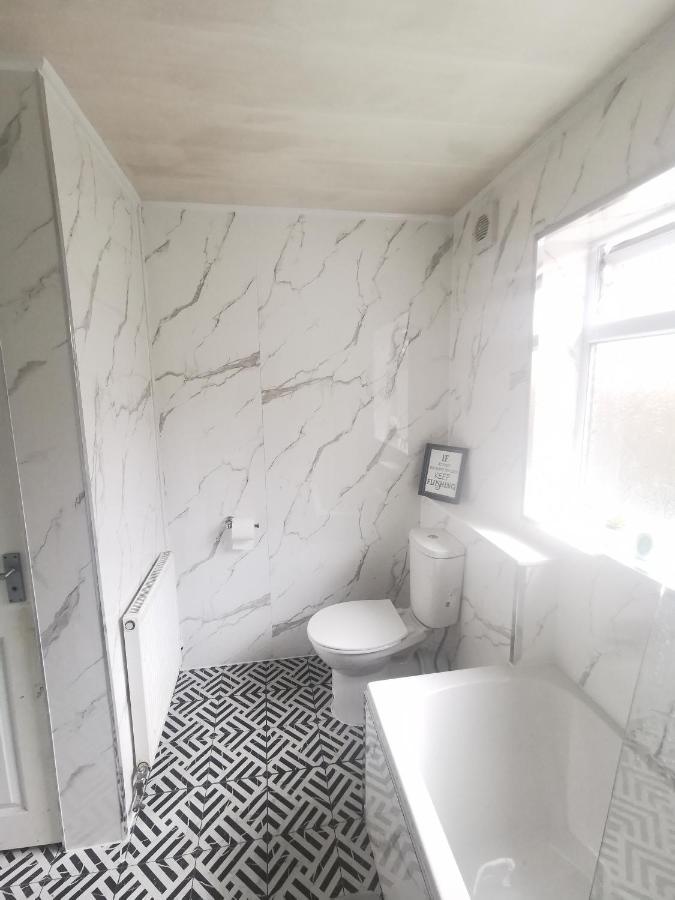 4 Bedrooms, Sleeps 10, Near Lfc & Efc