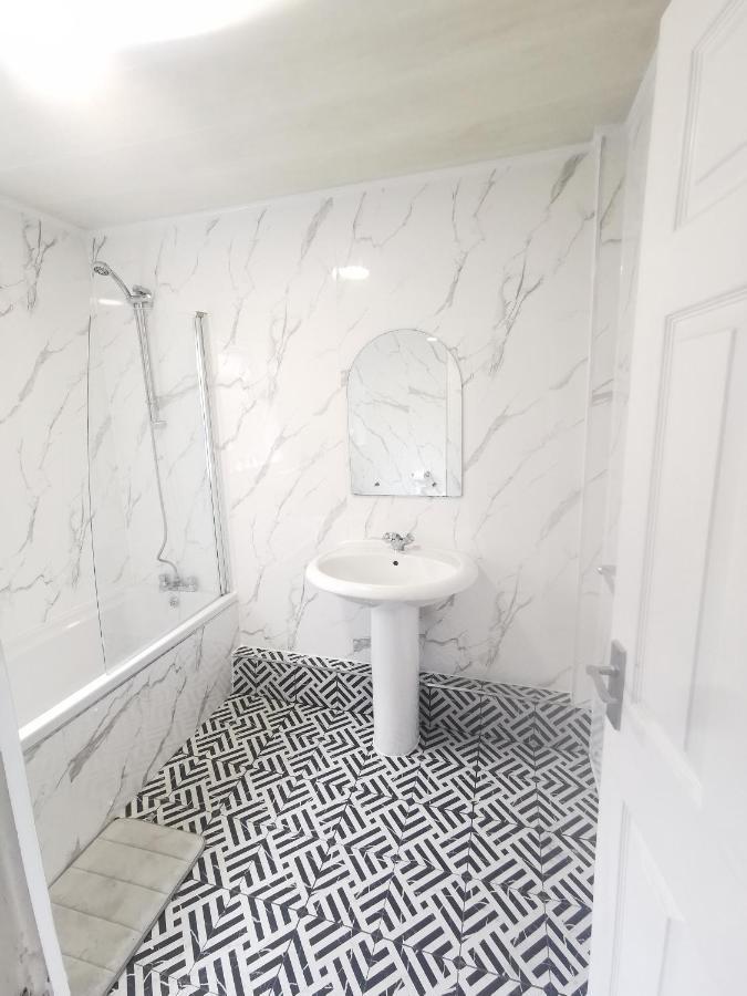 4 Bedrooms, Sleeps 10, Near Lfc & Efc *