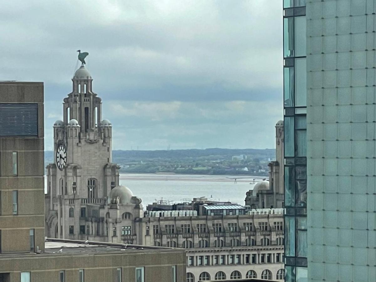 Central Flat With Waterfront Views * Liverpool