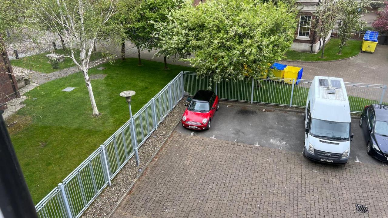 Centre Flat, Free Parking, Period