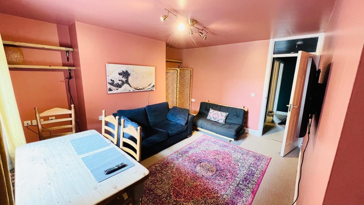 Apartment Centre Flat, Free Parking, Period