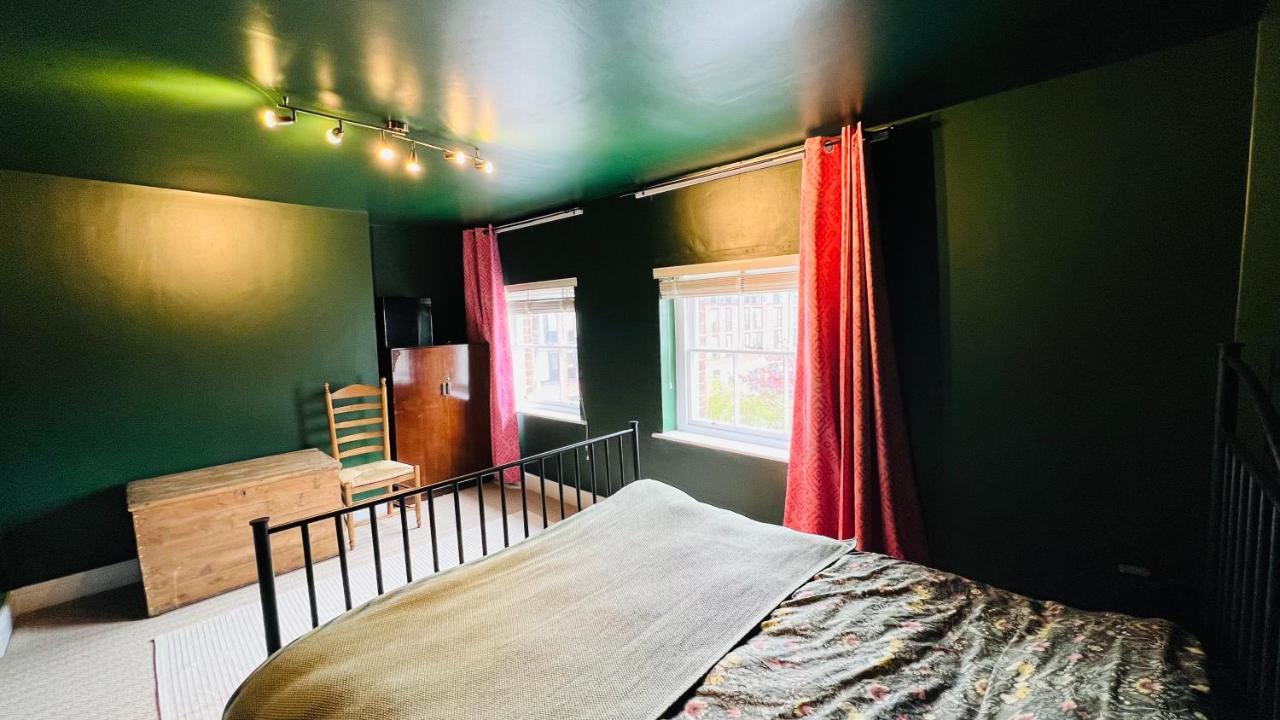 Centre Flat, Free Parking, Period