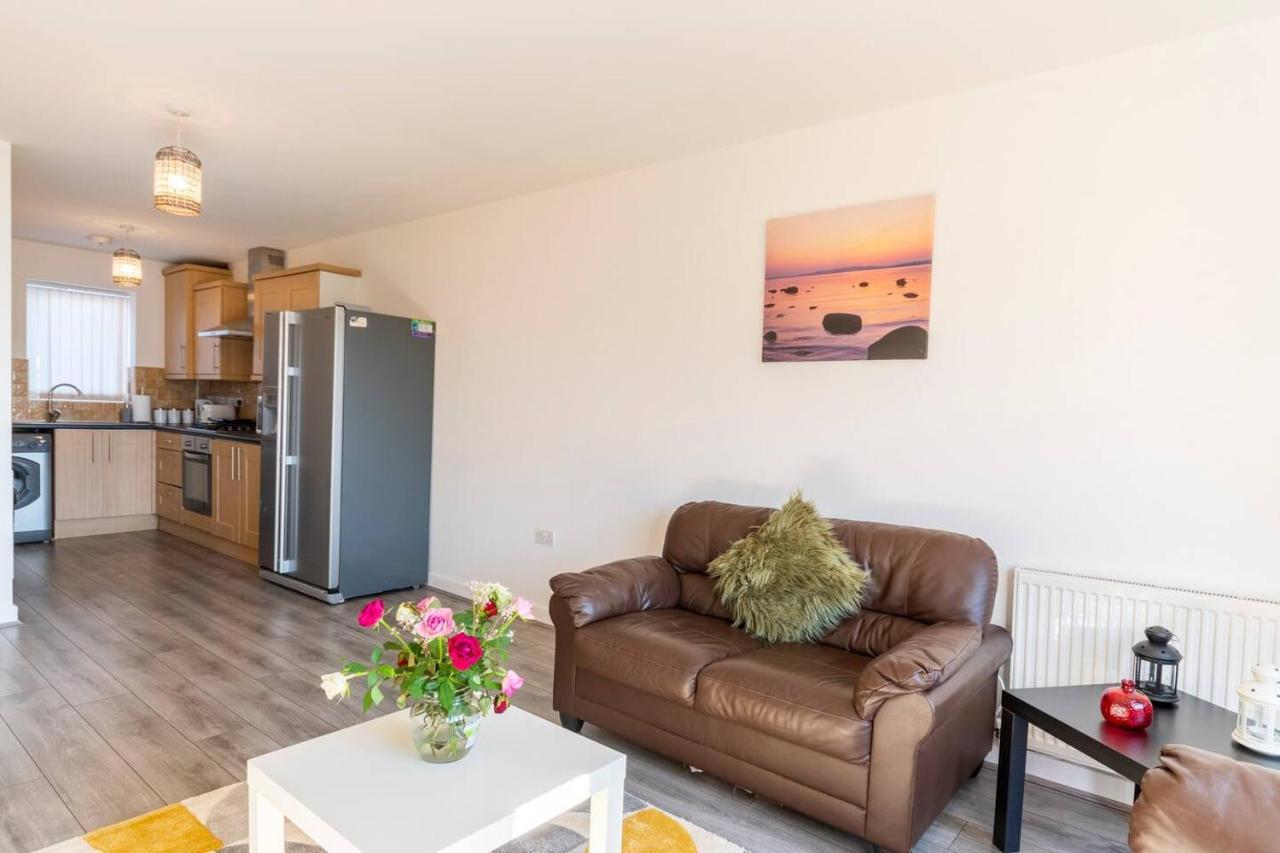 Entire House With 3 Apartment *