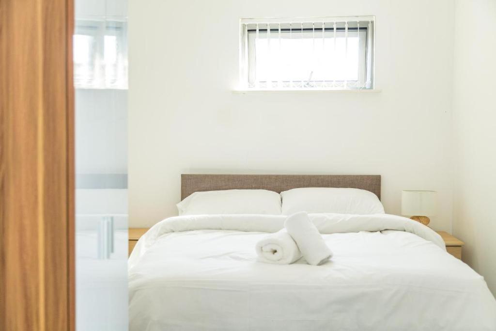 Apartment Serviced In Centre - Free Parking - Balcony - By Happy Days