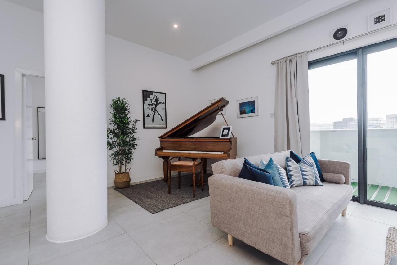 Host & - The Musician's With Grand Piano Liverpool