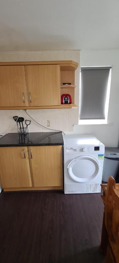 Lovely House 6 Mins Drive To Town Sleeps 1 To 6