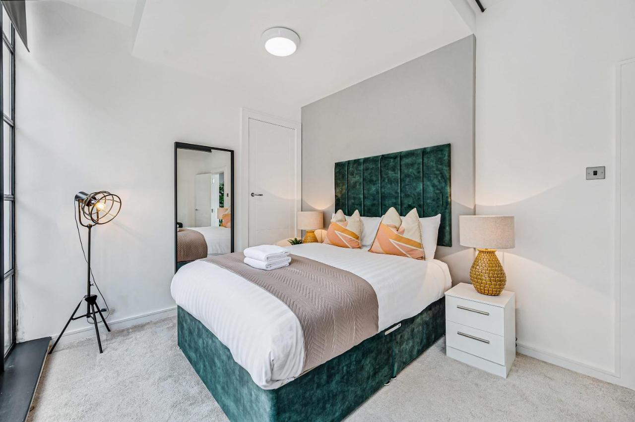 Host & - Manhattan House 8 *