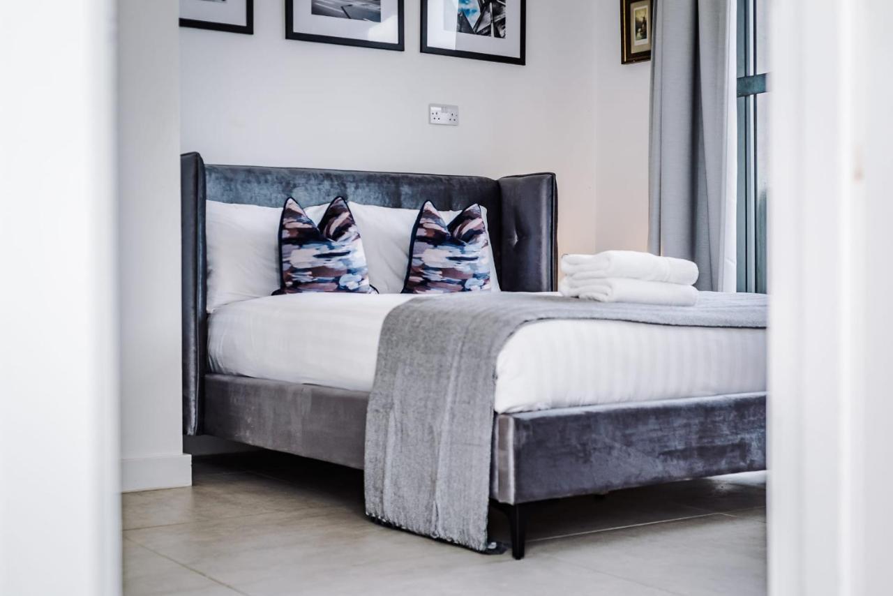 Host & - The Musician's With Grand Piano Apartment