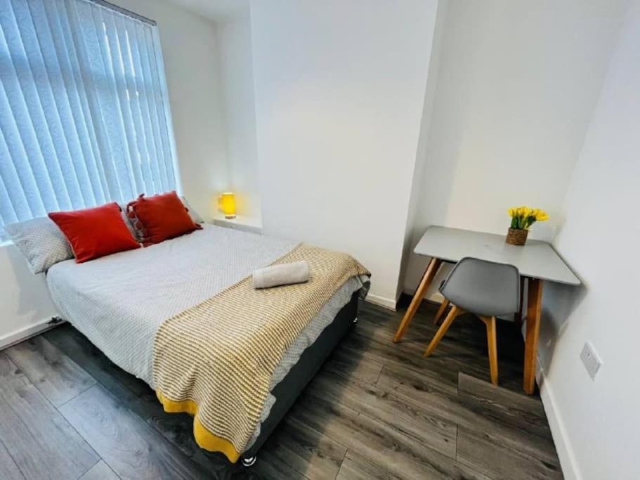Modern Hangout House Near Lfc, 3 Bedroom With Pool Table