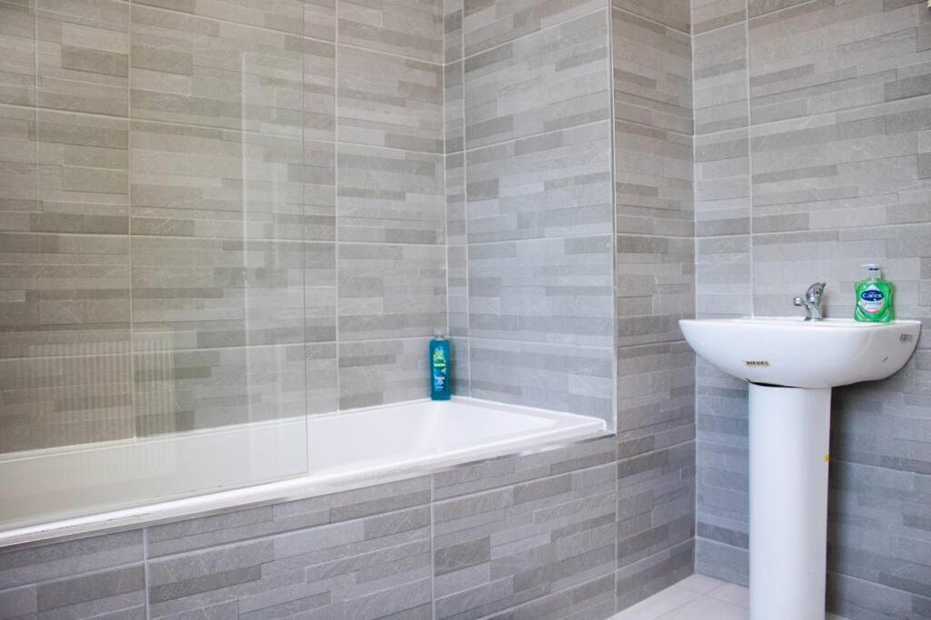 New Fantastic 4br House Near Lfc Holiday home Liverpool