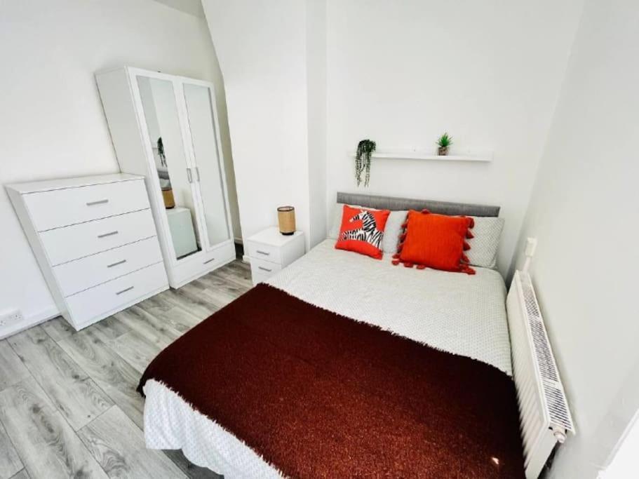 Holiday home Modern Hangout House Near Lfc, 3 Bedroom With Pool Table *