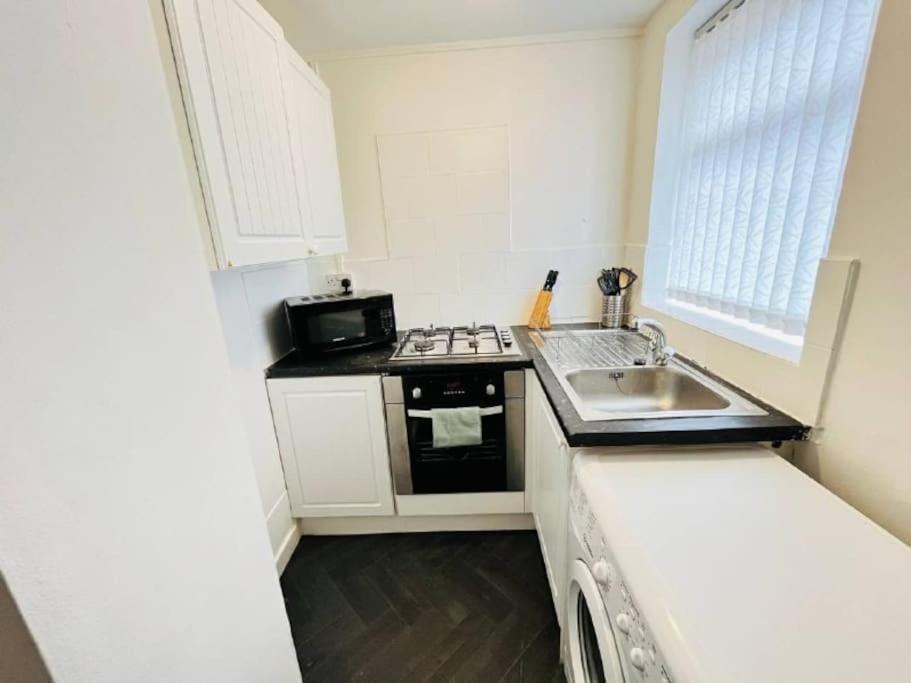 Modern Hangout House Near Lfc, 3 Bedroom With Pool Table * Liverpool