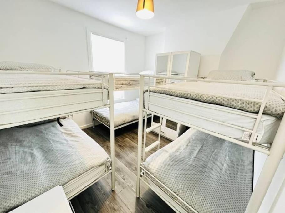 Holiday home Modern Hangout House Near Lfc, 3 Bedroom With Pool Table