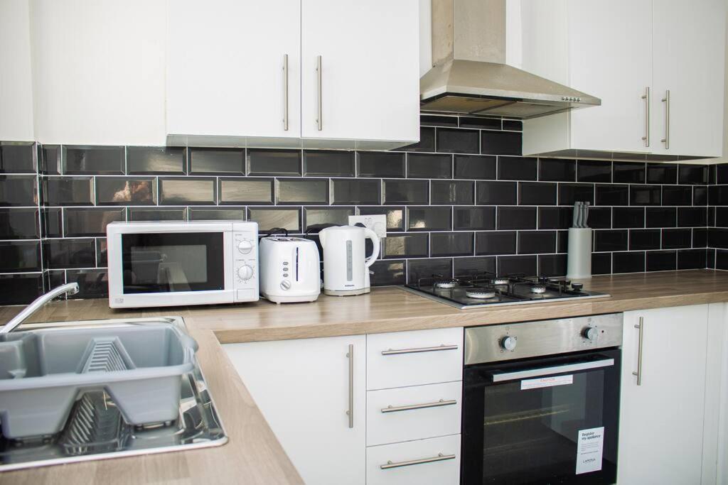 Holiday home New Fantastic 4br House Near Lfc *