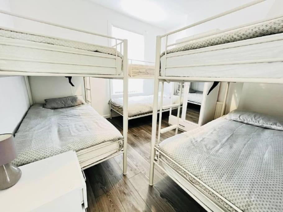Modern Hangout House Near Lfc, 3 Bedroom With Pool Table Liverpool