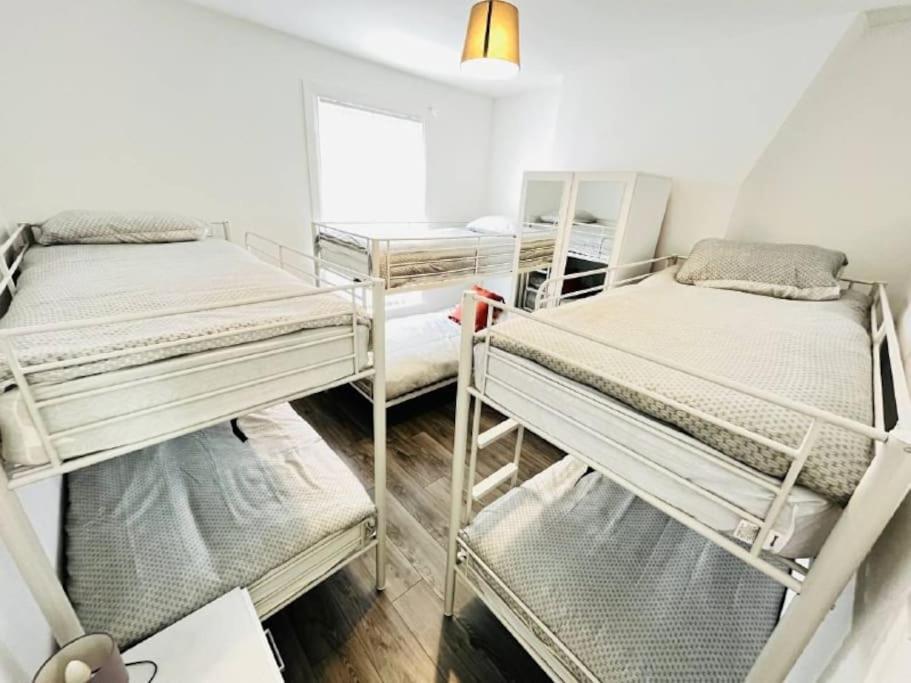 Modern Hangout House Near Lfc, 3 Bedroom With Pool Table * Liverpool