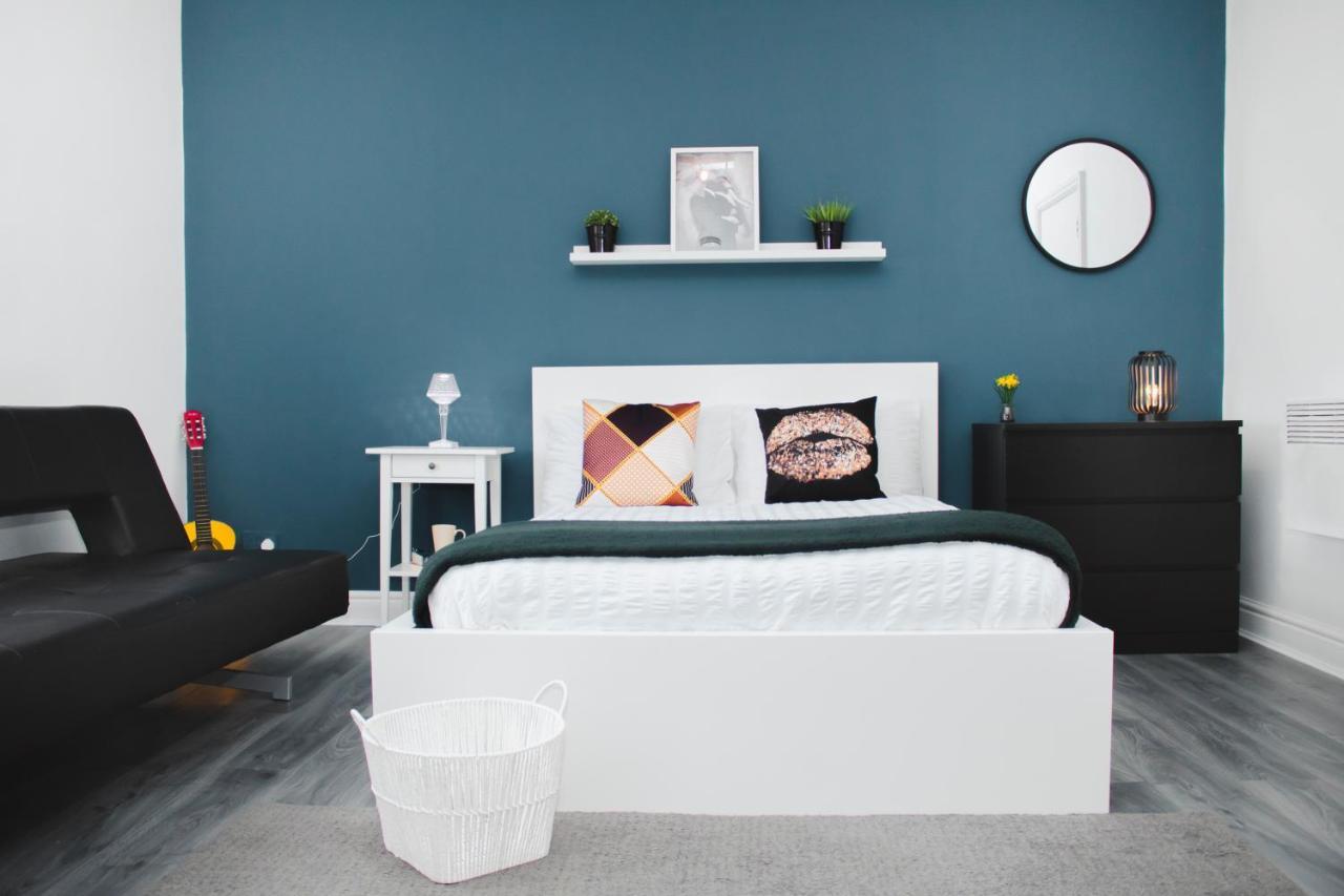 All-inclusive Living: Modern Studio Apartment