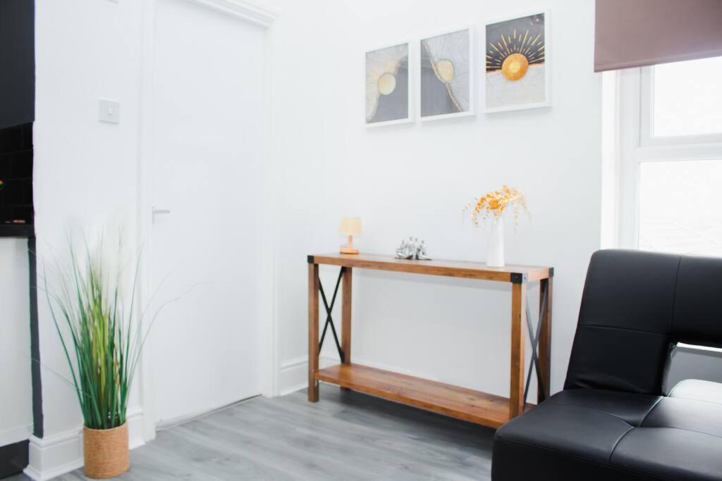 All-inclusive Living: Modern Studio Apartment *
