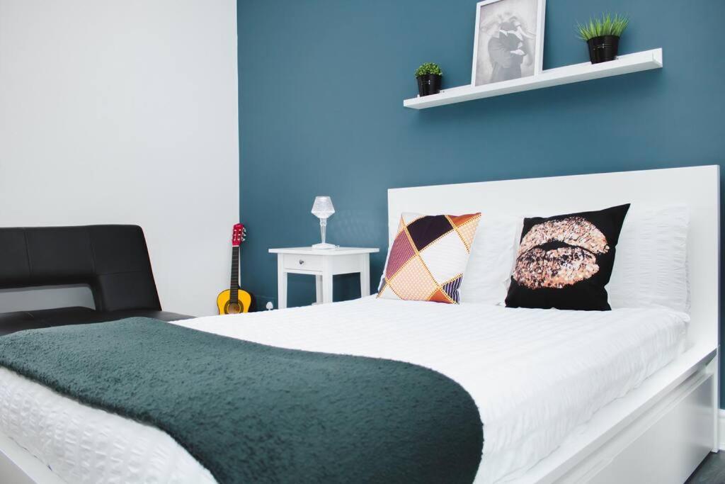 All-inclusive Living: Modern Studio