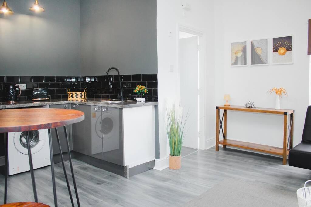 All-inclusive Living: Modern Studio Apartment *