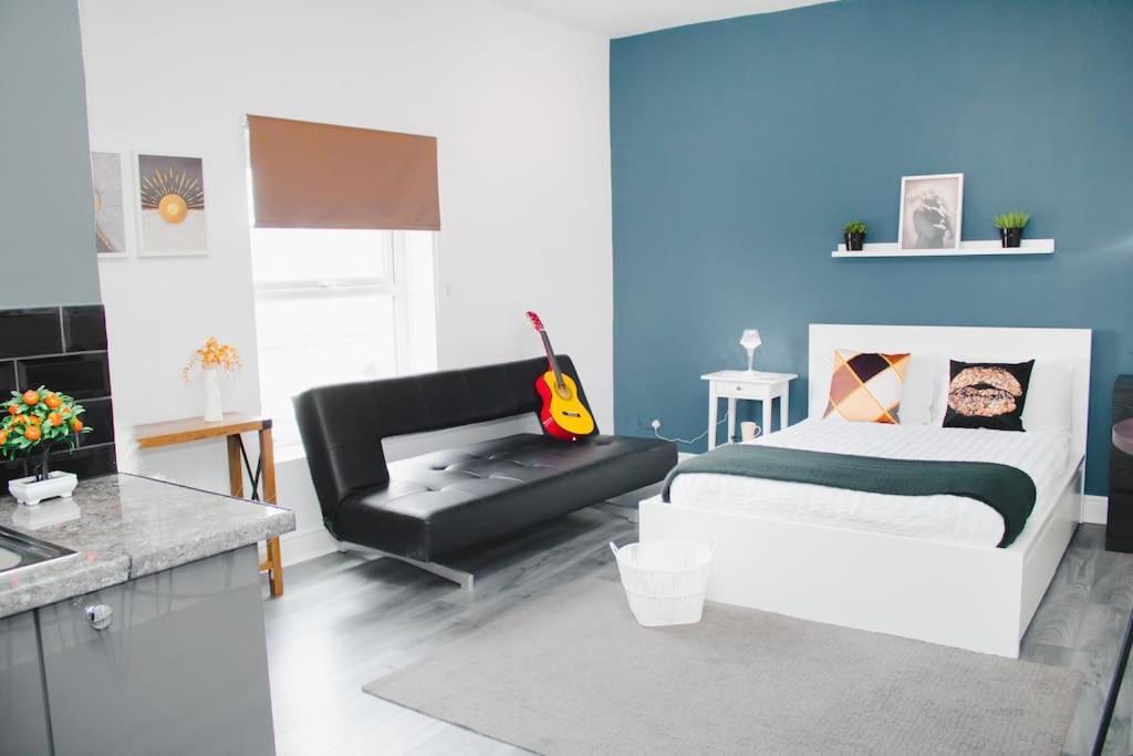 All-inclusive Living: Modern Studio Apartment