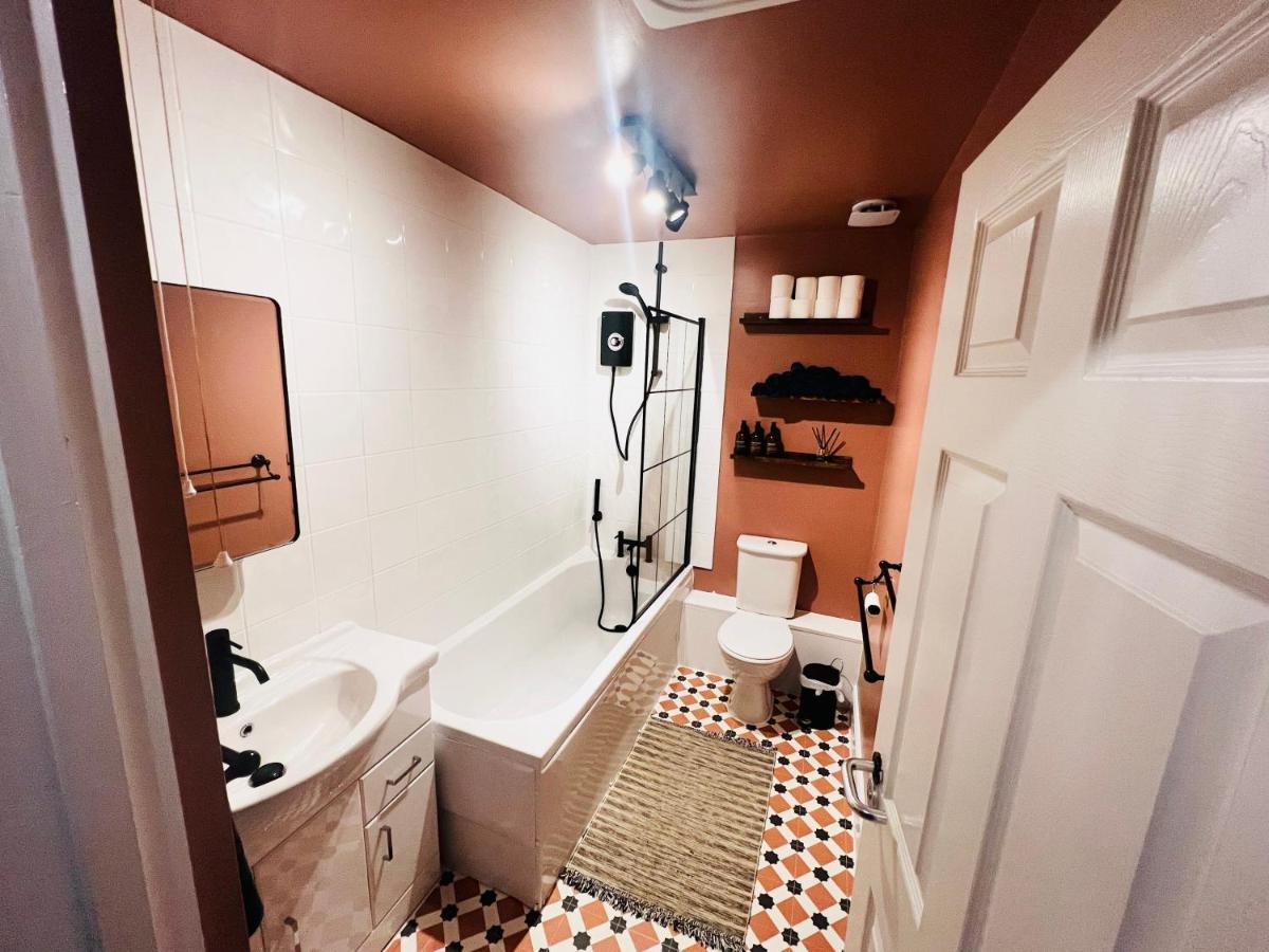 Centre Flat, Free Parking, Period Apartment *