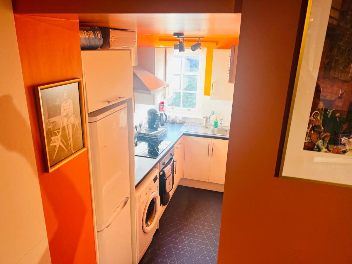 Centre Flat, Free Parking, Period Apartment
