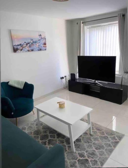 3 Stories, 5 Bedroom House In Prime Location With Balcony And Shared Garden * Liverpool