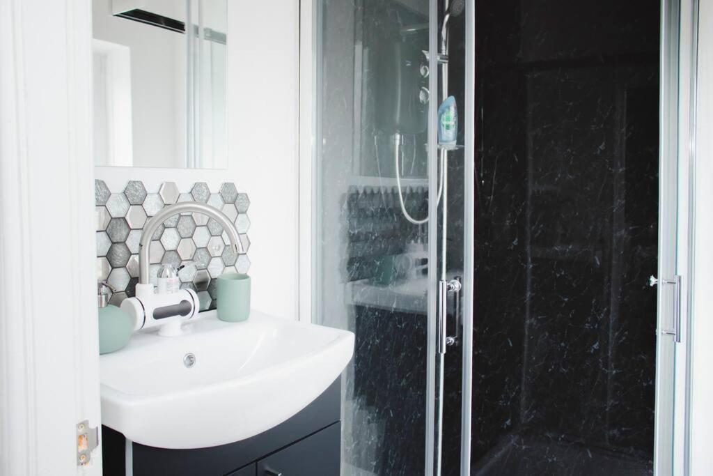 All-inclusive Living: Modern Studio Apartment