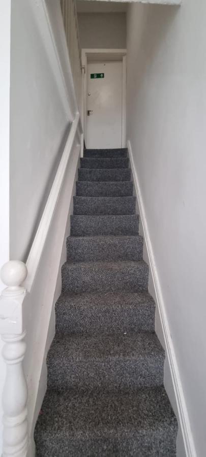 4 Double Bed En-suite Bathroom House Liverpool