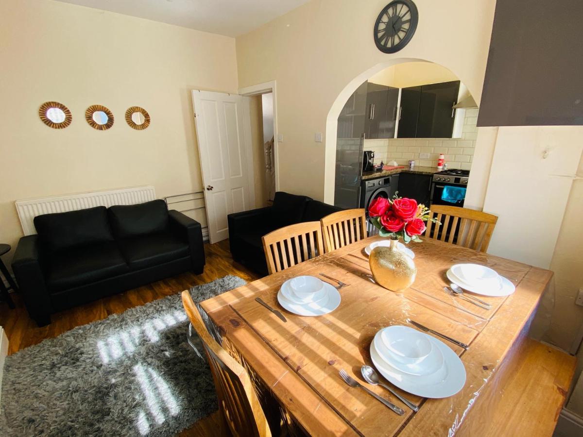 Entire 4 Bedroom House - Ev Point & Free Parking Homestay Liverpool