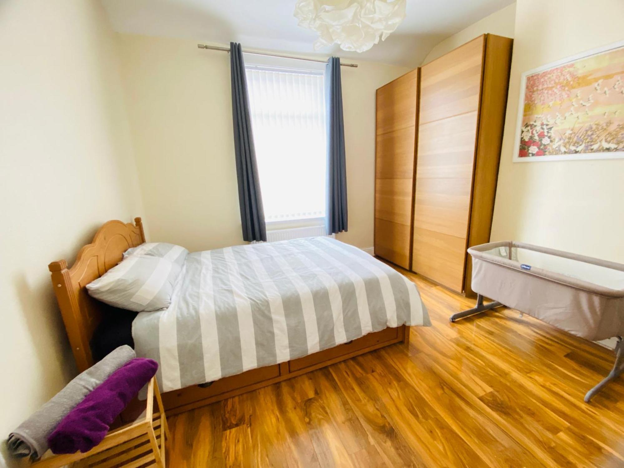 Entire 4 Bedroom House - Ev Point & Free Parking Homestay