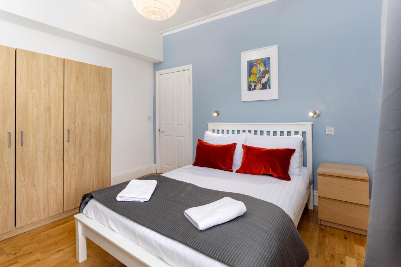 Air Host & - Rockfield House - Sleeps 8 Holiday home