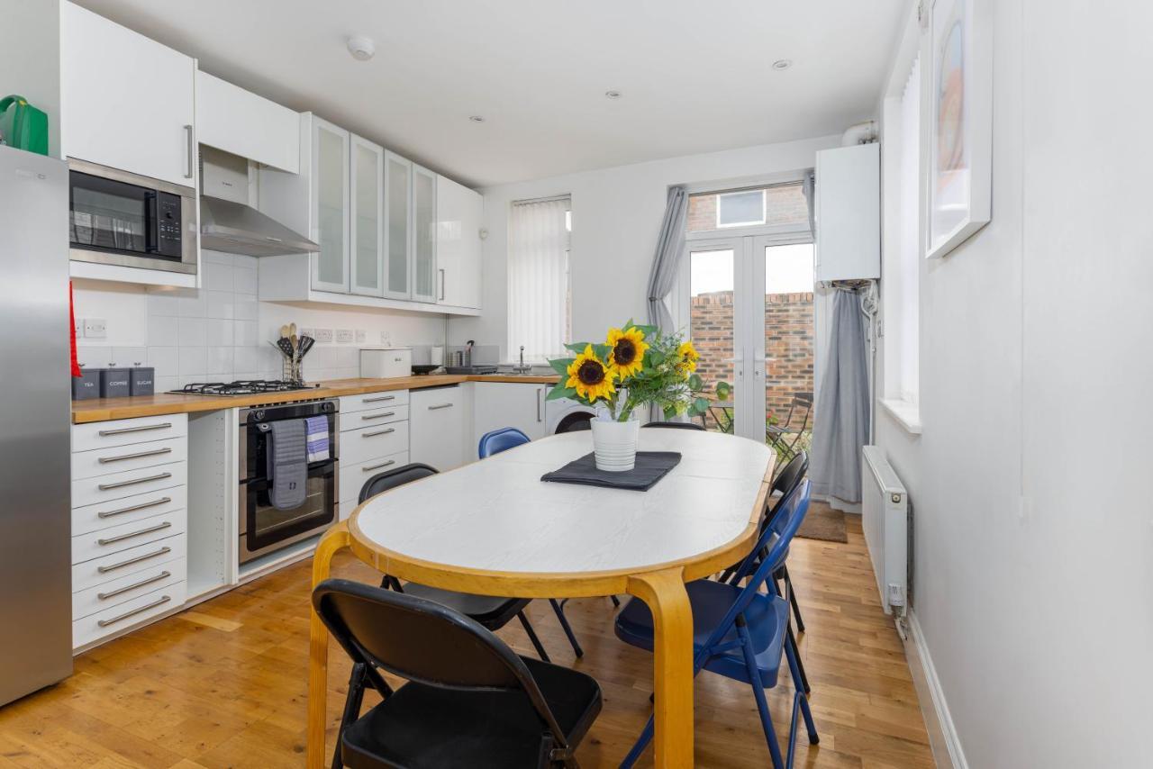 Air Host & - Rockfield House - Sleeps 8 *