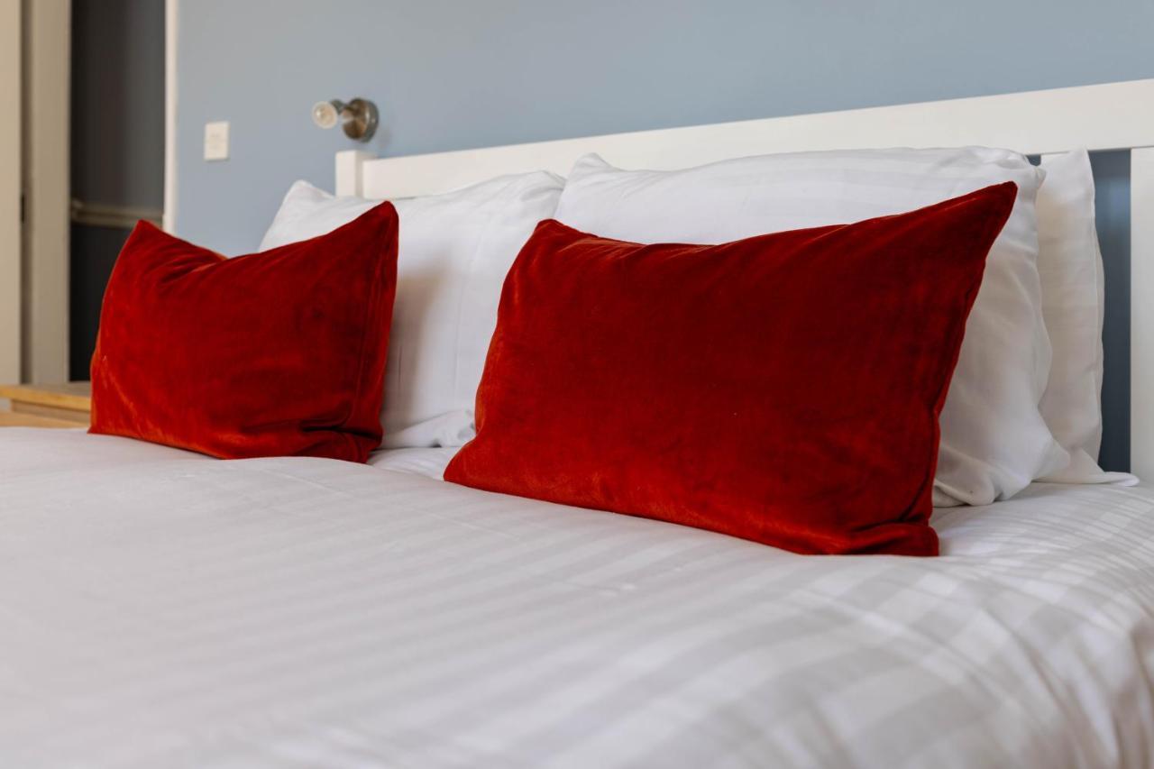 Holiday home Air Host & - Rockfield House - Sleeps 8 *