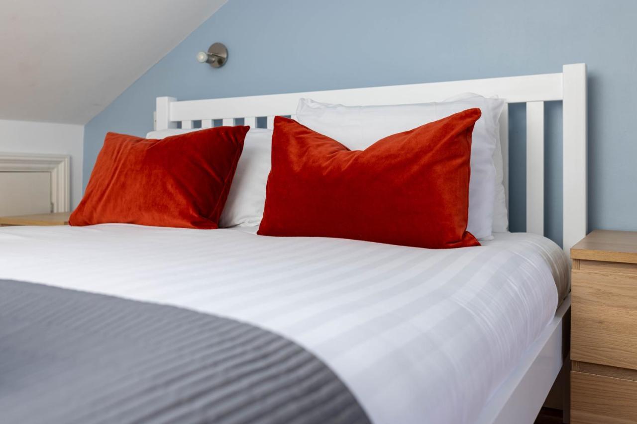 Holiday home Air Host & - Rockfield House - Sleeps 8 *