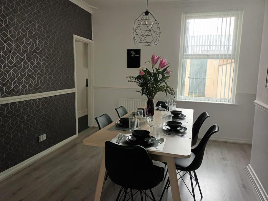 Antonio Str 6 Beds *