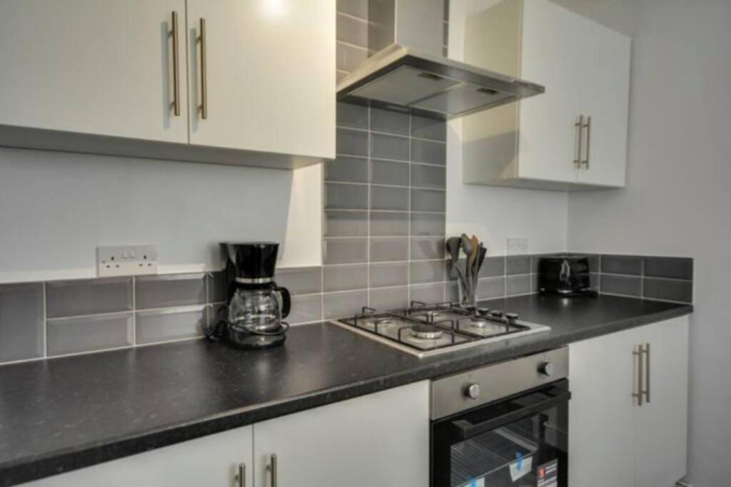 Antonio Str 6 Beds