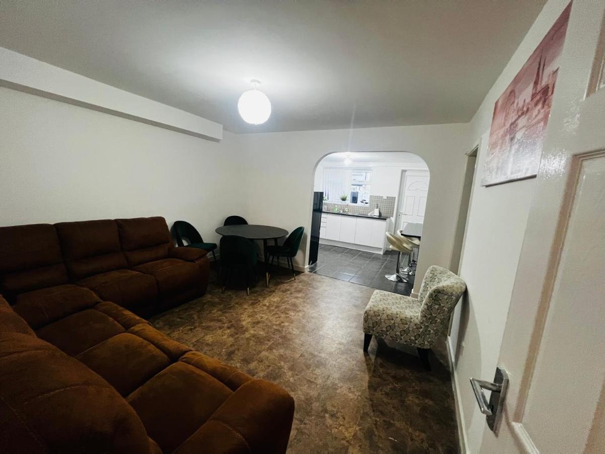 Liberty With Sharing Toilet And Kitchen Guest house
