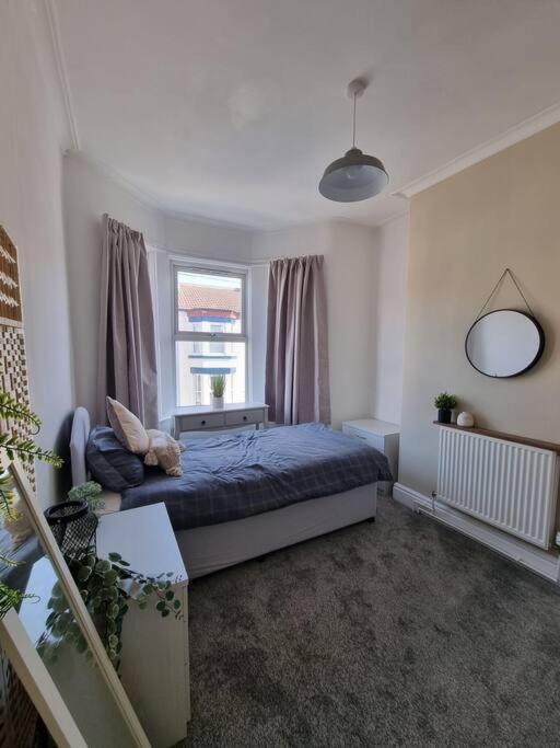 Apartment From - Entire *